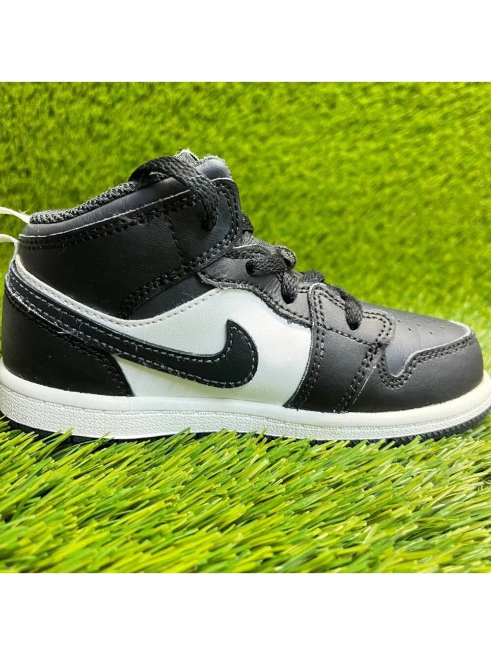 Nike Air Jordan 1 Mid Boys Size 10C Black White Athletic Leather Shoes Sneakers